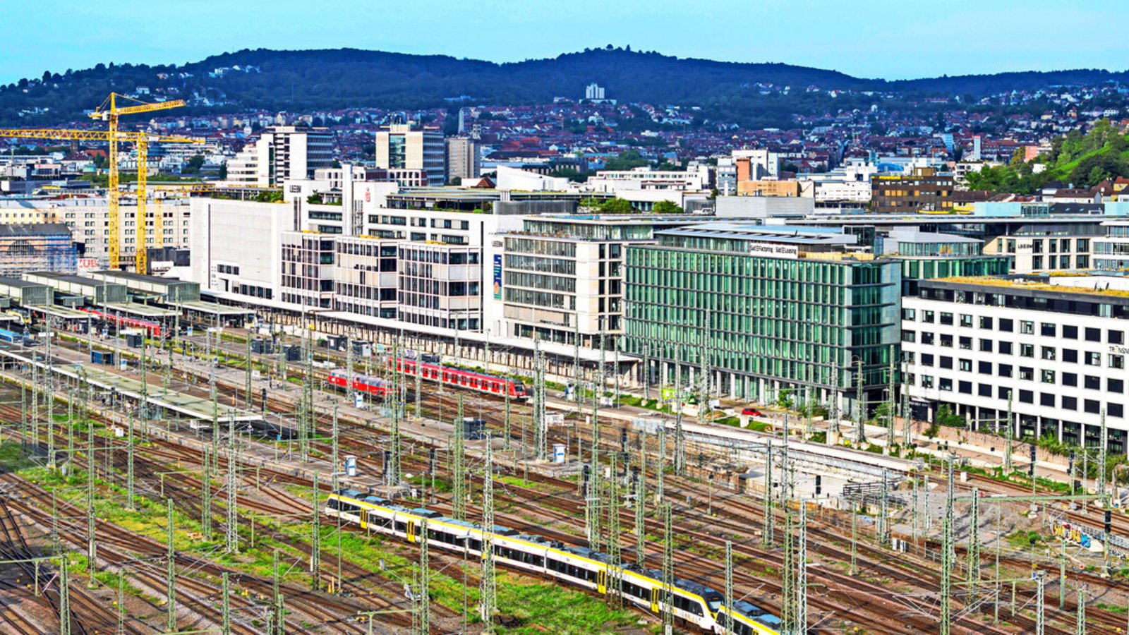 Ein Teil des Gleisvorfelds am Stuttgarter Hauptbahnhof. Auf der Fläche sollen einmal Tausende Wohnungen entstehen. Oder etwa doch nicht?Foto: imago//Arnulf Hettrich Ein Teil des Gleisvorfelds am Stuttgarter Hauptbahnhof. Auf der Fläche sollen einmal Tausende Wohnungen entstehen. Oder etwa doch nicht?Foto: imago//Arnulf Hettrich