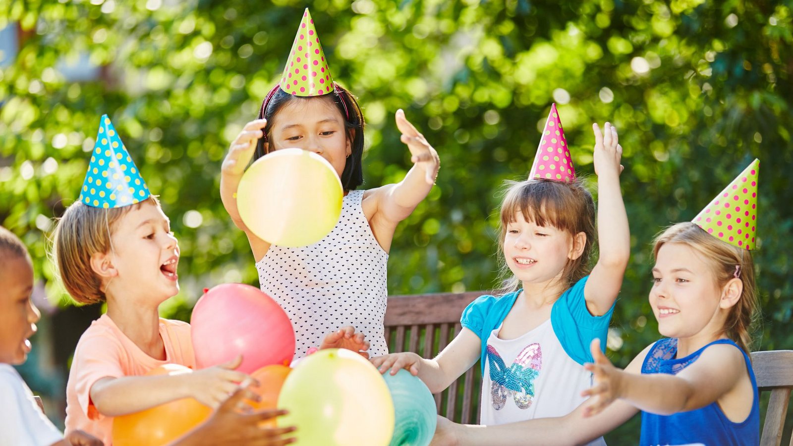 Kindergeburtstage sind für Eltern oft eine Herausforderung. Das Kaufen von Geschenken für die Geburtstage anderer Kinder ist es zuweilen auch.Foto: Robert Kneschke - stock.adobe.com