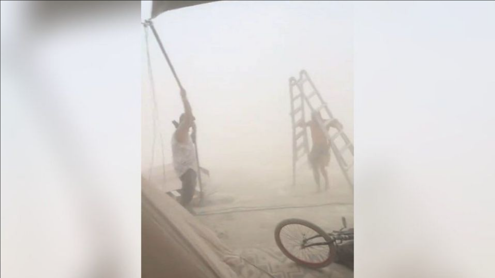 Ein heftiger Sandsturm hat kurz vor Beginn des Burning Man Festivals für Chaos gesorgt.Foto: SpotOn News Ein heftiger Sandsturm hat kurz vor Beginn des Burning Man Festivals für Chaos gesorgt.Foto: SpotOn News