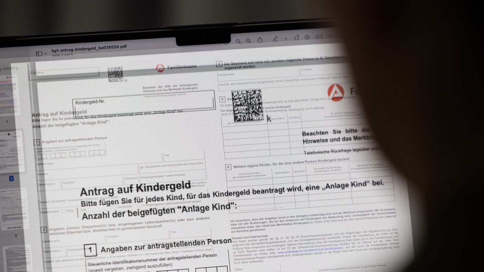 Neue Eltern sollen sich künftig mehr auf ihr Baby statt auf Papierkram konzentrieren können. (Symbolbild)Foto: Hannes P Albert/dpa