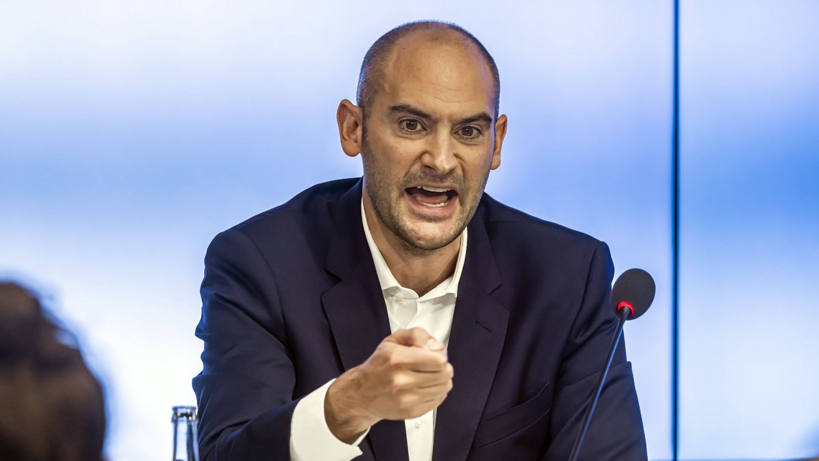 Finanzminister Danyal Bayaz (Grüne) sieht die Lage der Kommunen als große Herausforderung.Foto: IMAGO/Arnulf Hettrich