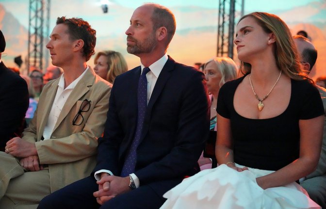 Der Prinz von Wales sitzt neben Emma Watson (r) und dem Schauspieler Benedict Cumberbatch (l), als er an dem wegweisenden Wirtschaftsforum teilnimmt, zu dem globale Wirtschaftsführer im Rahmen der Initiative „United for Wildlife“ der Royal Foundation im Frameless im Zentrum Londons zusammengekommen sind – damit wird die London Climate Action Week eröffnet.<span class='image-autor'>Foto: picture alliance/dpa/PA Wire | Kirsty Wigglesworth</span>