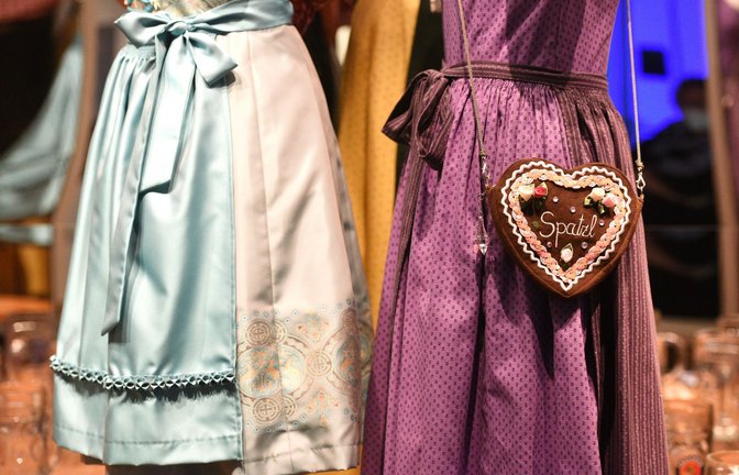 Im Netz gibt es eine Vielzahl von Fakeshops für Dirndl, Verbraucherschützer warnen (Symbolbild).<span class='image-autor'>Foto: IMAGO/Panthermedia/Spitzi-Foto via imago-images.de</span>