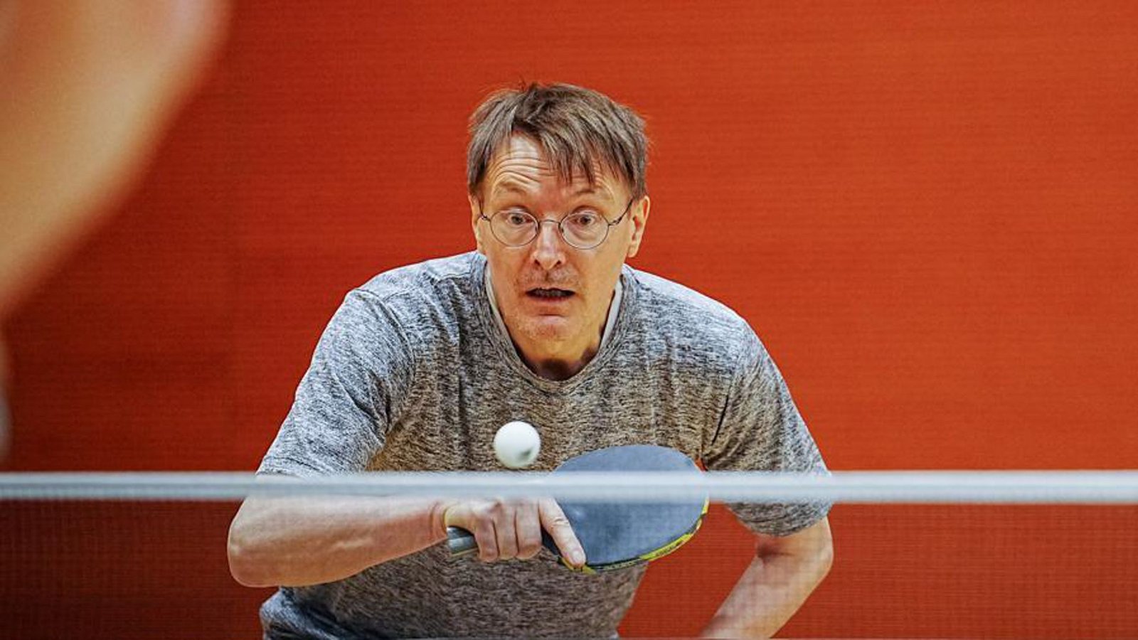 Der frühere Gesundheitsminister Karl Lauterbach spielt leidenschaftlich gerne Tischtennis.Foto: Kay Nietfeld/dpa Der frühere Gesundheitsminister Karl Lauterbach spielt leidenschaftlich gerne Tischtennis.Foto: Kay Nietfeld/dpa