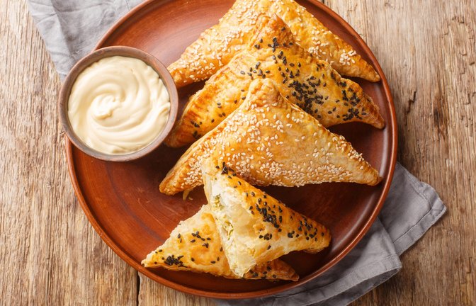 Vor allem für Fingerfood eine beliebte Basis: Blätterteig.<span class='image-autor'>Foto: AS Foodstudio / shutterstock.com</span>