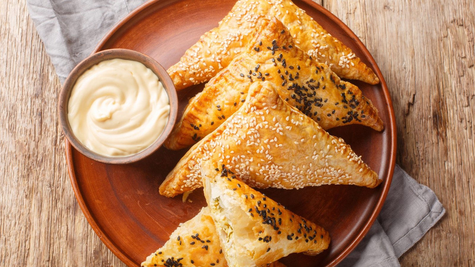 Vor allem für Fingerfood eine beliebte Basis: Blätterteig.Foto: AS Foodstudio / shutterstock.com Vor allem für Fingerfood eine beliebte Basis: Blätterteig.Foto: AS Foodstudio / shutterstock.com