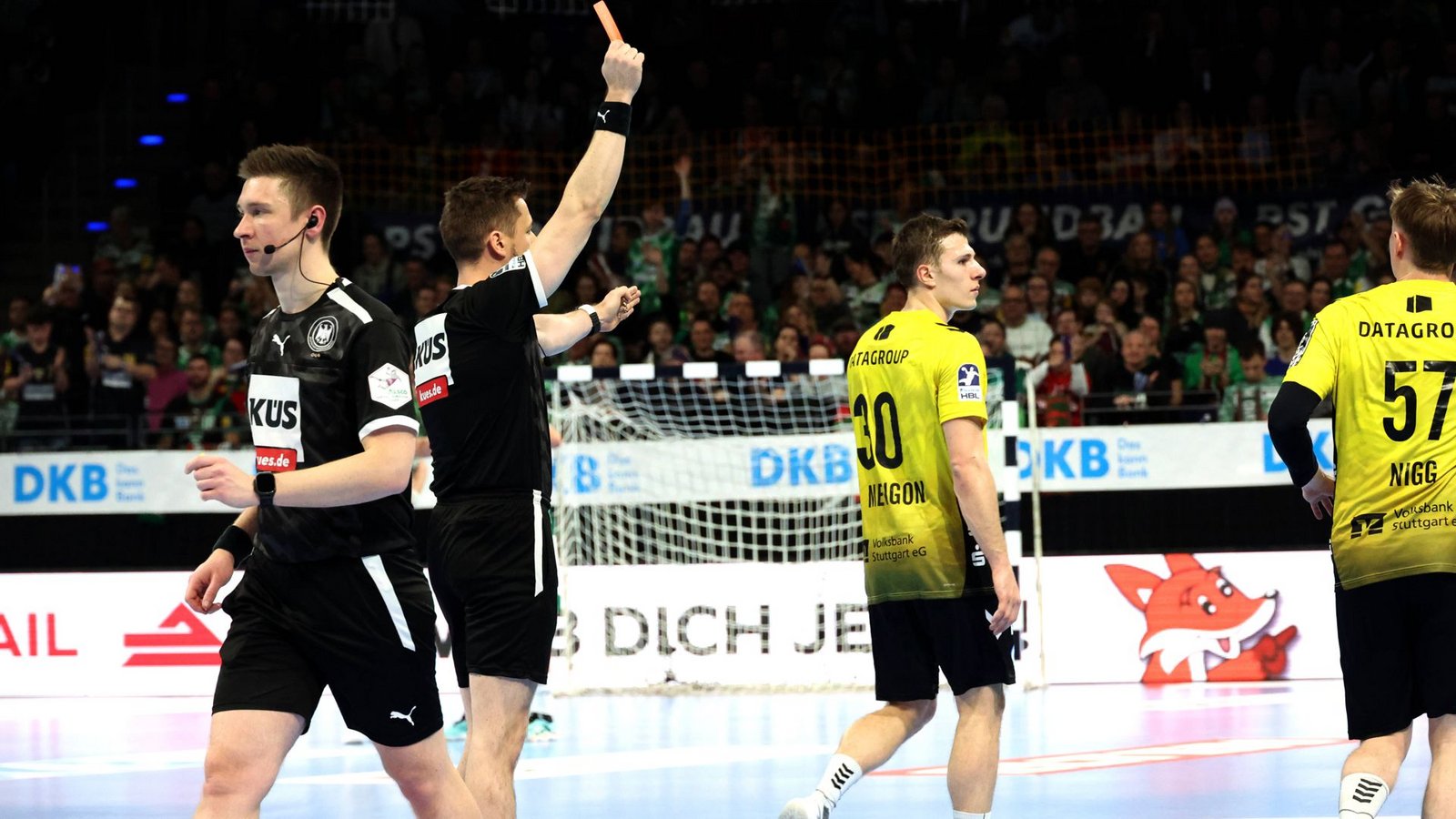 TVB-Neuzugang Marco Mengon sieht eine von drei Roten Karten für die Stuttgarter Handballer in Berlin.Foto: IMAGO/Nordphoto TVB-Neuzugang Marco Mengon sieht eine von drei Roten Karten für die Stuttgarter Handballer in Berlin.Foto: IMAGO/Nordphoto