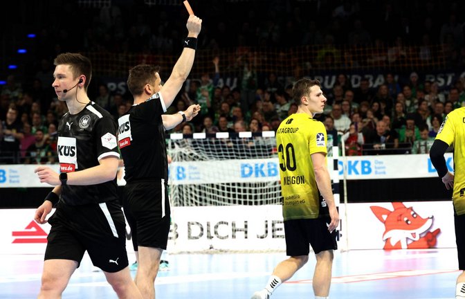 TVB-Neuzugang Marco Mengon sieht eine von drei Roten Karten für die Stuttgarter Handballer in Berlin.<span class='image-autor'>Foto: IMAGO/Nordphoto</span>