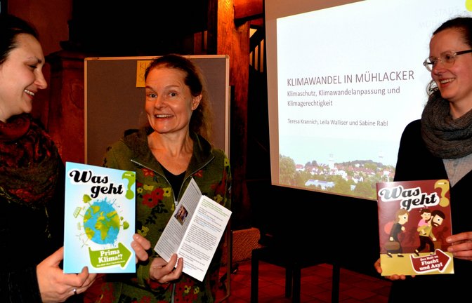 Klimawandel geht jeden an: Teresa Krannich, Leila Walliser und Sabine Rabl (von links) suchten das Gespräch mit den Bürgern.  <span class='image-autor'>Foto: Stahlfeld</span>