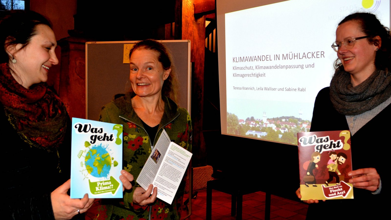 Klimawandel geht jeden an: Teresa Krannich, Leila Walliser und Sabine Rabl (von links) suchten das Gespräch mit den Bürgern. Foto: Stahlfeld Klimawandel geht jeden an: Teresa Krannich, Leila Walliser und Sabine Rabl (von links) suchten das Gespräch mit den Bürgern. Foto: Stahlfeld