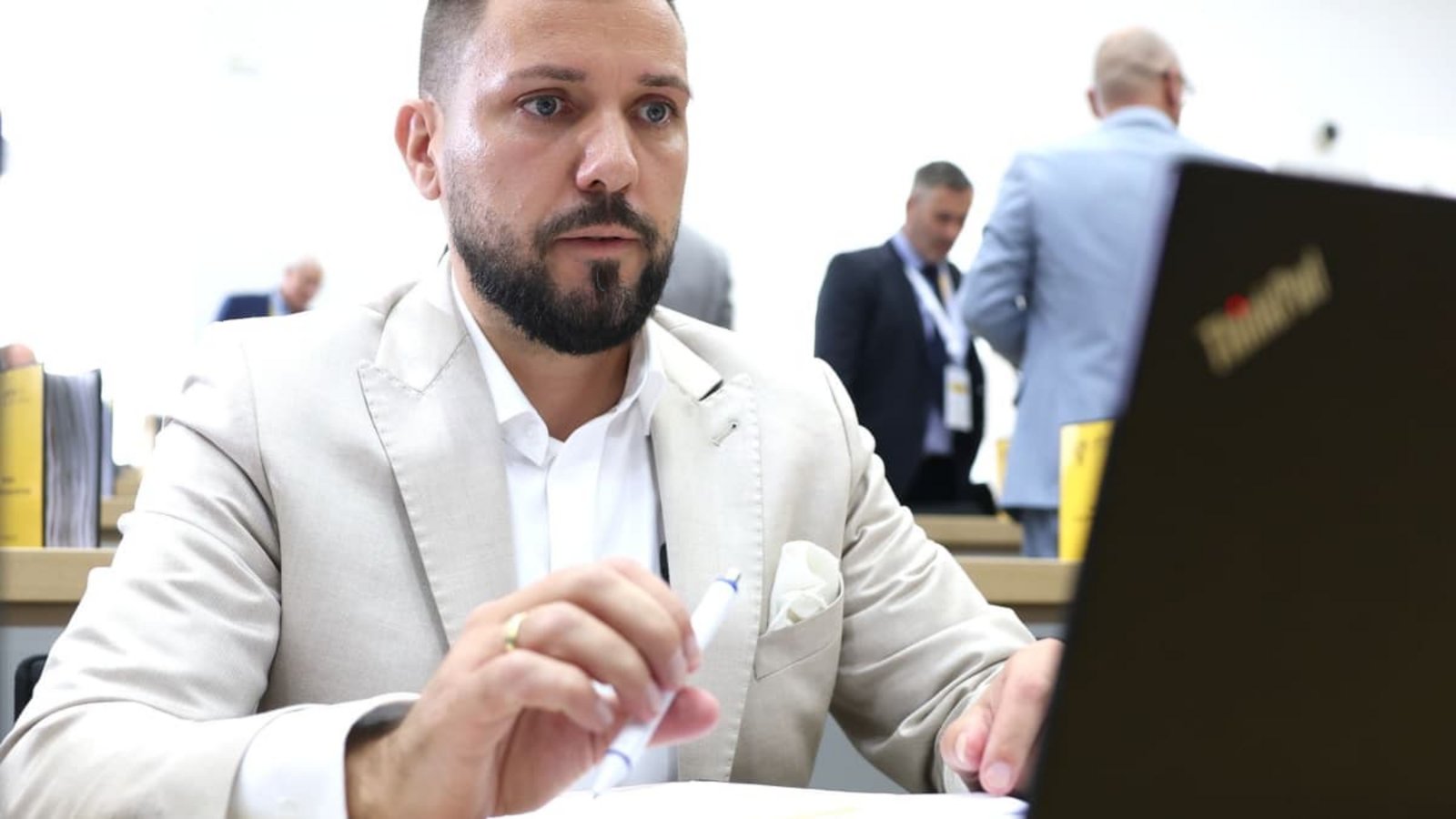 Tobias Rausch (AfD) sucht einen neuen Dienstwagen.Jan Woitas/dpa pool/dpa Tobias Rausch (AfD) sucht einen neuen Dienstwagen.Jan Woitas/dpa pool/dpa