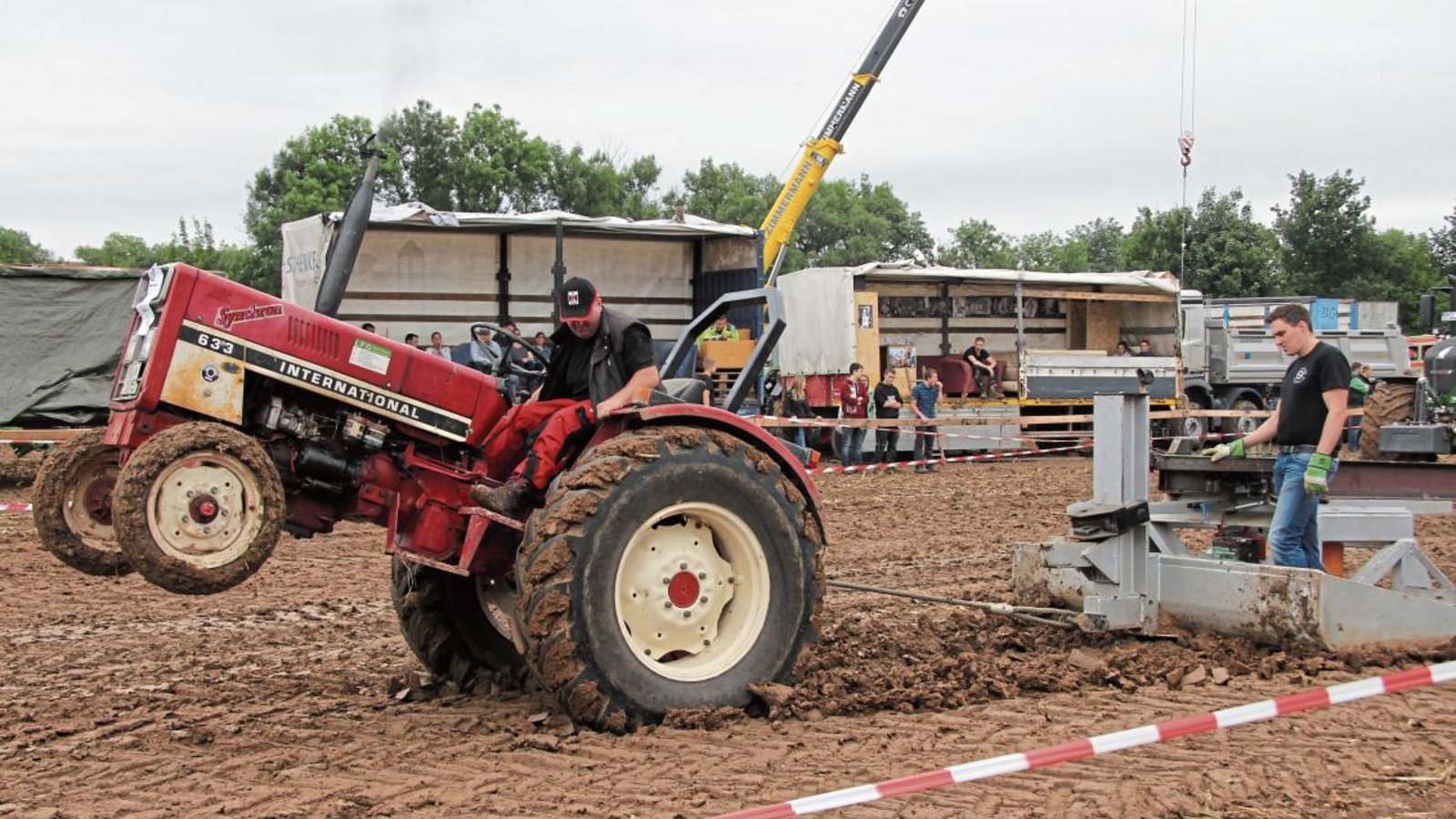 Auf dem matschigen Untergrund kamen viele Teilnehmer nur wenige Meter weit. Fotos: Banholzer Auf dem matschigen Untergrund kamen viele Teilnehmer nur wenige Meter weit. Fotos: Banholzer