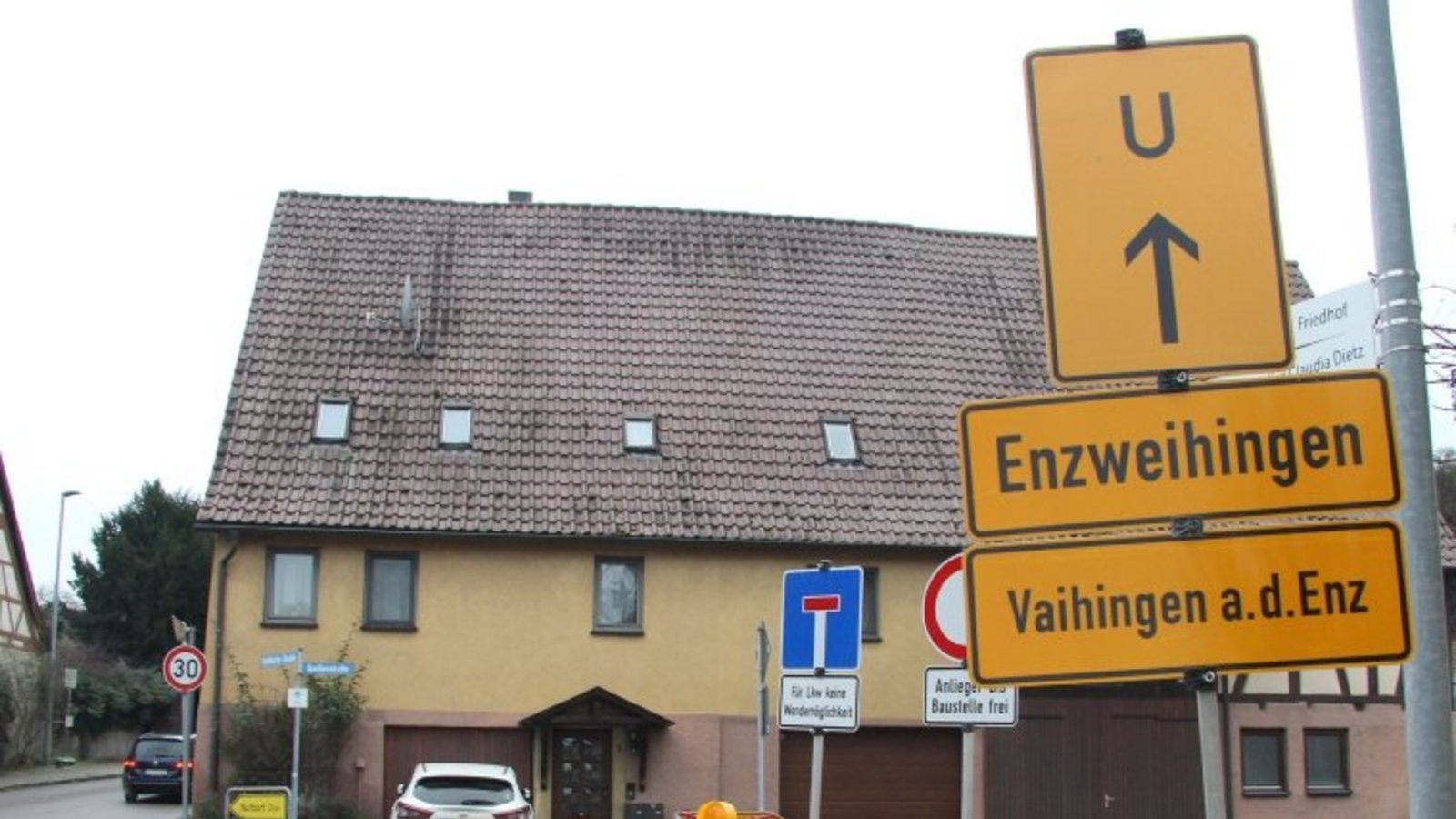 Die Erneuerung der Kreisstraße zwischen Eberdingen und Riet hat begonnen. Die Erneuerung der Kreisstraße zwischen Eberdingen und Riet hat begonnen.