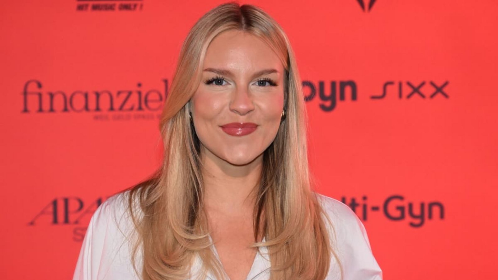 Dagi Bee ist eine der bekanntesten Influencerinnen Deutschlands. Sie fahndet auf Instagram nach zwei jungen Männern, die einen Schaden hinterlassen haben sollen. (Archivbild)Felix Hörhager/dpa Dagi Bee ist eine der bekanntesten Influencerinnen Deutschlands. Sie fahndet auf Instagram nach zwei jungen Männern, die einen Schaden hinterlassen haben sollen. (Archivbild)Felix Hörhager/dpa
