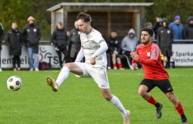 Marcel Rähmer (links) empfängt mit dem TSV Enzweihingen die SGM Hohenhaslach/Freudental. <span class='image-autor'>Foto: Leitner</span>