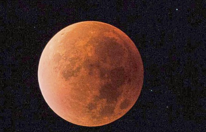 Die Mondfinsternis lockt die Fotografen. Kolja Cords hat diese Aufnahme gestern Morgen in Horrheim gemacht.