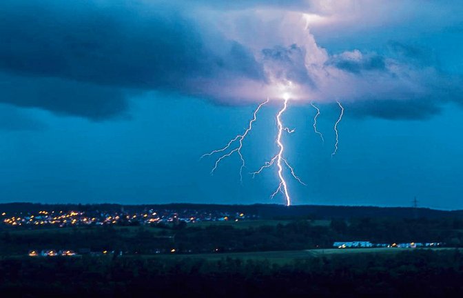 Zwischen 20 000 und 300 000 Ampere werden bei einem Blitz freigesetzt. Foto: Archiv