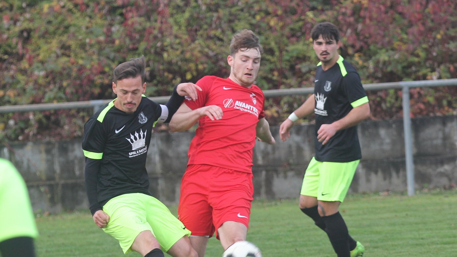Der TSV Enzweihingen (links Marc Schwab) versucht am Sonntag zum dritten Mal, im Jahr 2022 ins Spielgeschehen einzugreifen. Angesetzt ist das Spiel beim FC Gündelbach. Foto: Nachreiner Der TSV Enzweihingen (links Marc Schwab) versucht am Sonntag zum dritten Mal, im Jahr 2022 ins Spielgeschehen einzugreifen. Angesetzt ist das Spiel beim FC Gündelbach. Foto: Nachreiner