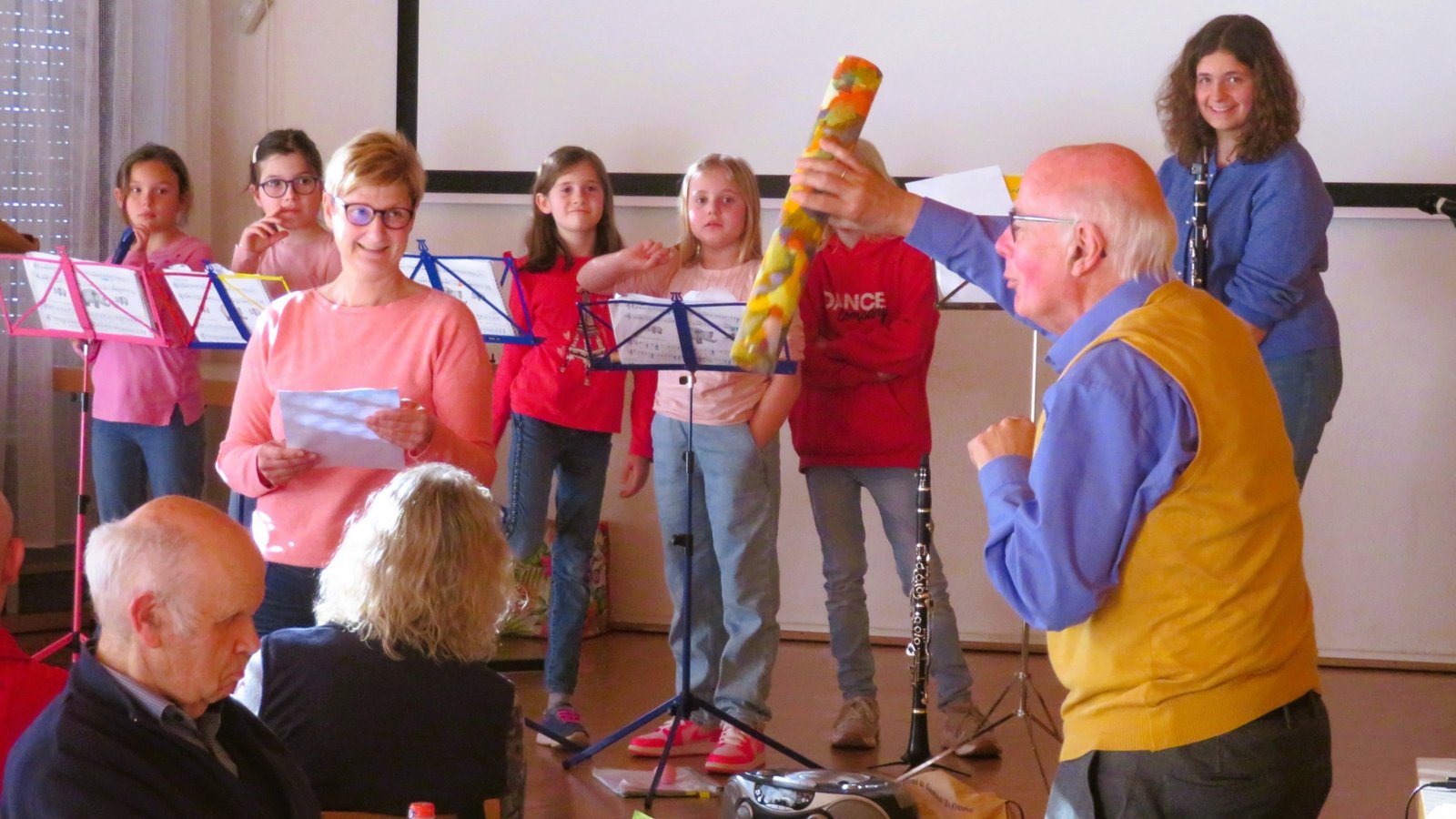 Flötenkinder des Orchestervereins umrahmen den Horrheimer Seniorennachmittag. Foto: Arning Flötenkinder des Orchestervereins umrahmen den Horrheimer Seniorennachmittag. Foto: Arning
