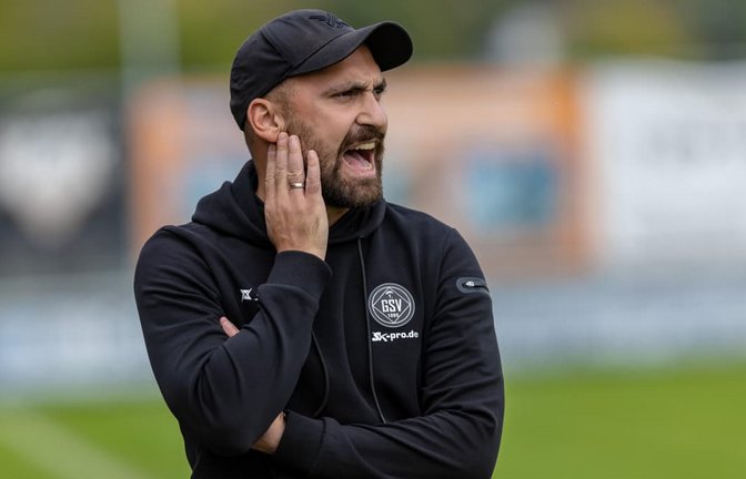 Pavlos Osipidis, im Bild in seiner Funktion als Co-Trainer bei 1. Goeppinger SV, streift sich künftig und bis zum Saisonende wieder als Spieler das Trikot des Verbandsligisten SV Fellbach über.<span class='image-autor'>Eibner/Jani Pless</span>