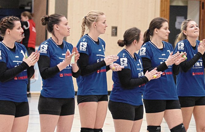 Diese Mannschaft gibt es so nicht mehr. Die TVV-Bundesliga-Faustballerinnen (von links) Corinne Meyer, Marie-Therese Rothmaier, Natalie Lochmahr, Maximiliane Frölich, Eva Grözinger und Stefanie Späth spielen in der bisherigen Besetzung nicht weiter. Ein Teil wechselt zu anderen Vereinen, ein Teil vielleicht ins Schwabenliga-Team der Vaihinger Faustballabteilung. Foto: Archiv/Nachreiner
