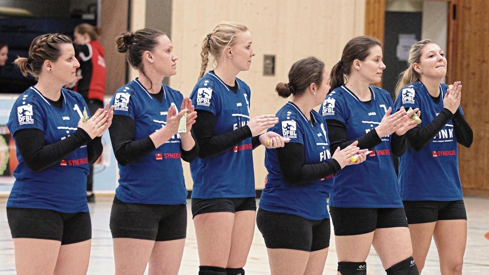 Diese Mannschaft gibt es so nicht mehr. Die TVV-Bundesliga-Faustballerinnen (von links) Corinne Meyer, Marie-Therese Rothmaier, Natalie Lochmahr, Maximiliane Frölich, Eva Grözinger und Stefanie Späth spielen in der bisherigen Besetzung nicht weiter. Ein Teil wechselt zu anderen Vereinen, ein Teil vielleicht ins Schwabenliga-Team der Vaihinger Faustballabteilung. Foto: Archiv/Nachreiner Diese Mannschaft gibt es so nicht mehr. Die TVV-Bundesliga-Faustballerinnen (von links) Corinne Meyer, Marie-Therese Rothmaier, Natalie Lochmahr, Maximiliane Frölich, Eva Grözinger und Stefanie Späth spielen in der bisherigen Besetzung nicht weiter. Ein Teil wechselt zu anderen Vereinen, ein Teil vielleicht ins Schwabenliga-Team der Vaihinger Faustballabteilung. Foto: Archiv/Nachreiner