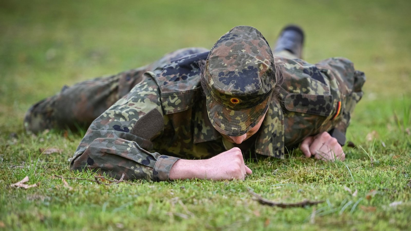 Im Dienste unserer Sicherheit: Soldat der Bundeswehr beim TrainingFoto: Julia Steinbrecht/KNA