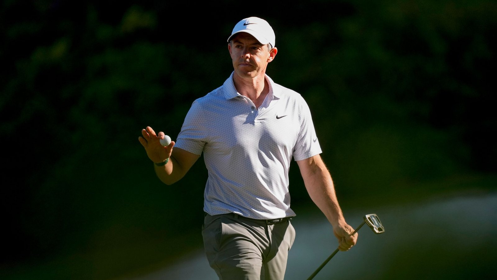 Rory McIlroy steht beim Masters in August nach einer sensationellen Runde vor der Titelverteidigung.Foto: Matt Slocum/AP/dpa