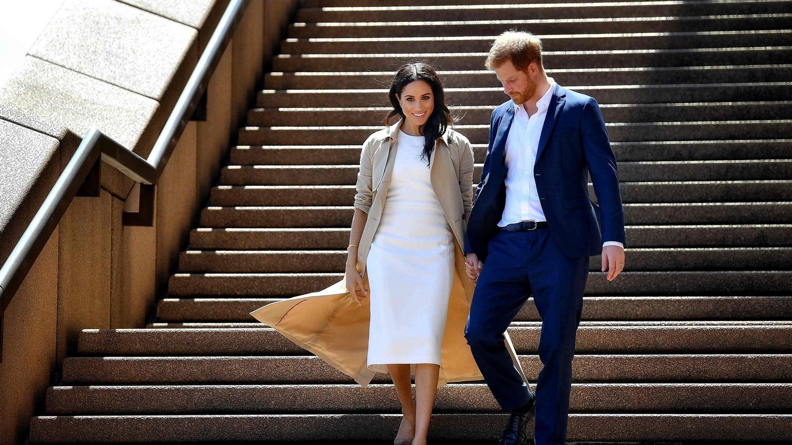 Die Sussex’ verlieren keine Zeit: Am ersten Tag ihrer großen Südpazifik-Tour bestätigt der Kensington-Palast, dass Meghan ein Baby erwartet.Foto: AFP/STR
