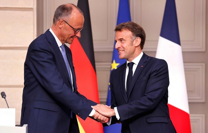 Herzliche Gesten: Friedrich Merz und Emmanuel Macron<span class='image-autor'>Foto: LUDOVIC MARIN/AFP</span>