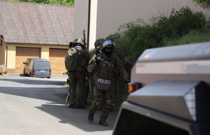 Beamte des SEK Baden-Württemberg machen sich auf diesem Symbolfoto für einen Zugriff bereit.<span class='image-autor'>Foto: Archiv/Feyder</span>