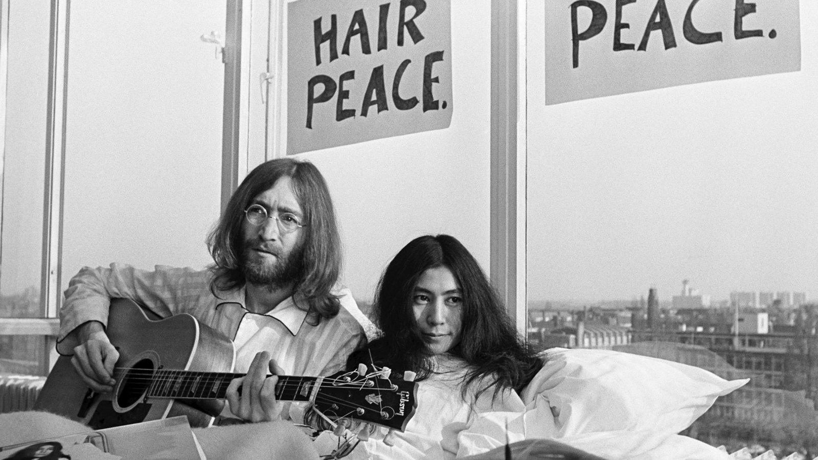 Mit Kurzhaarfrisur hätte die Bettperformance  von John Lennon und Yoko Ono eine völlig andere Wirkung gehabt.Foto: Nico Koster