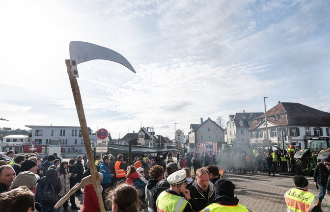 Beim politischen Aschermittwoch in Biberach kam es zu Tumulten. Drei Polizisten wurden leicht verletzt.<span class='image-autor'>Foto: dpa/Silas Stein</span>