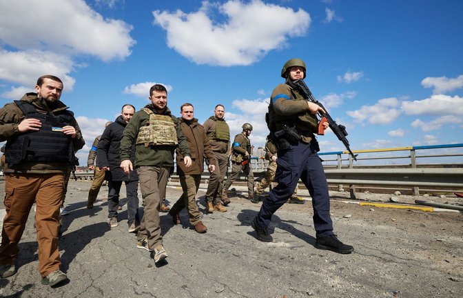 Bei der Berichterstattung über den Ukrainekrieg gehen auch Reporter ein hohes Risiko ein.<span class='image-autor'>Foto: dpa</span>