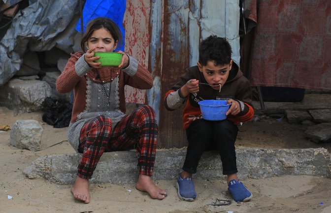 Hier Hungersnot, dort Diamanten? Die Gegensätze im Gazastreifen sind massiv.<span class='image-autor'>Foto: AFP/Bashar Taleb</span>