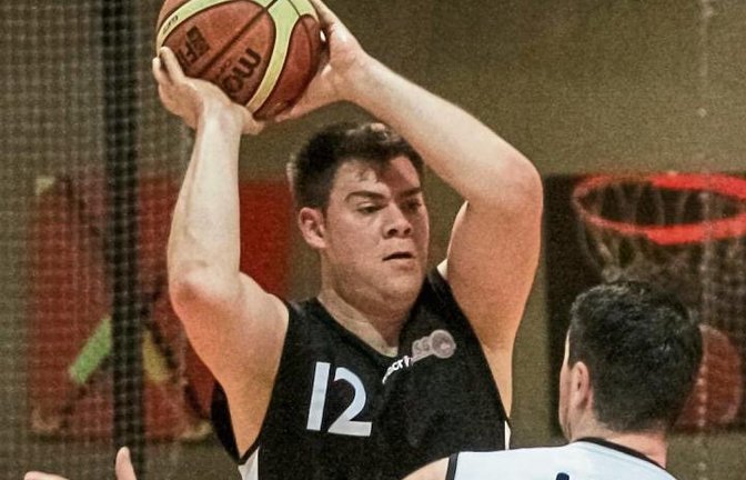BSG-Center Oliver Gräßer (links) kommt immer besser in Fahrt, nachdem er seine Verletzungen auskuriert hat. Foto: Simecek