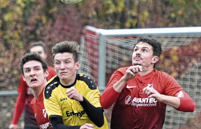 Gegen Ensingen waren Marius Kohler (links) und Marco Burkhardt (rechts) noch für den SV Horrheim im Einsatz, doch jetzt fällt mindestens einer der beiden Stammspieler aus. Foto: Leitner