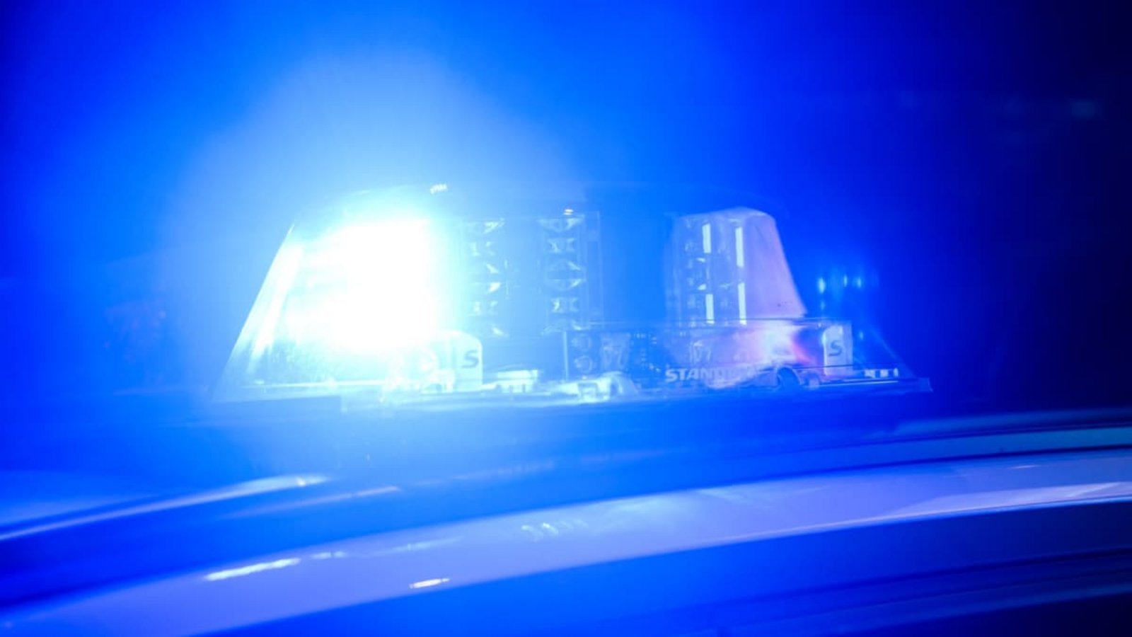 Die Polizei ermittelt (Symbolbild).Julian Stratenschulte/dpa