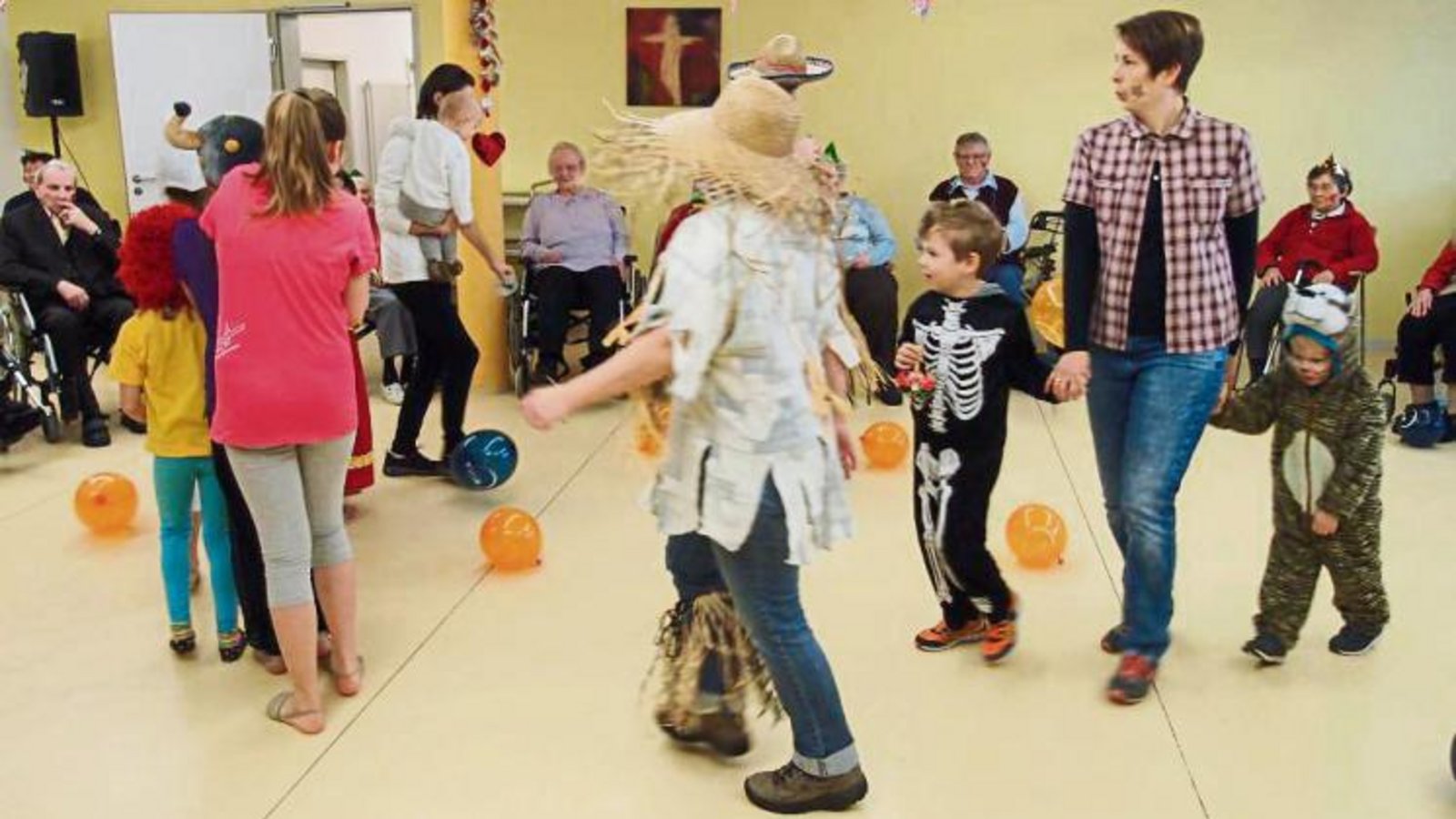 Turnzwerge und Wettkampfgymnastinnen des Turnvereins bieten ein Programm.  Foto: p