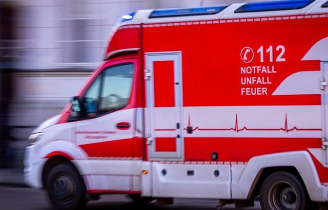 Ein Motorradfahrer ist bei einem Unfall schwer verletzt worden (Symbolbild).<span class='image-autor'>dpa</span>