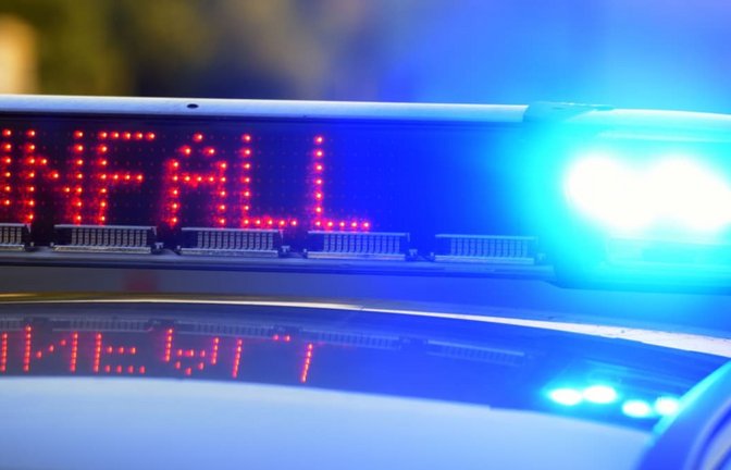 Laut Polizei war die B10 von 5 bis etwa 9 Uhr gesperrt (Symbolbild).<span class='image-autor'>Stefan Puchner/dpa</span>