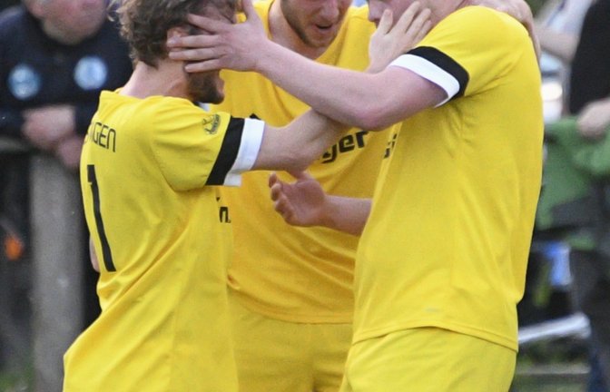 Wer jubelt zum Saisonabschuss (von links): der TSV Ensingen, der TSV Enzweihingen oder der SV Horrheim? <span class='image-autor'>Fotos: Leitner, Nachreiner, Küppers</span>