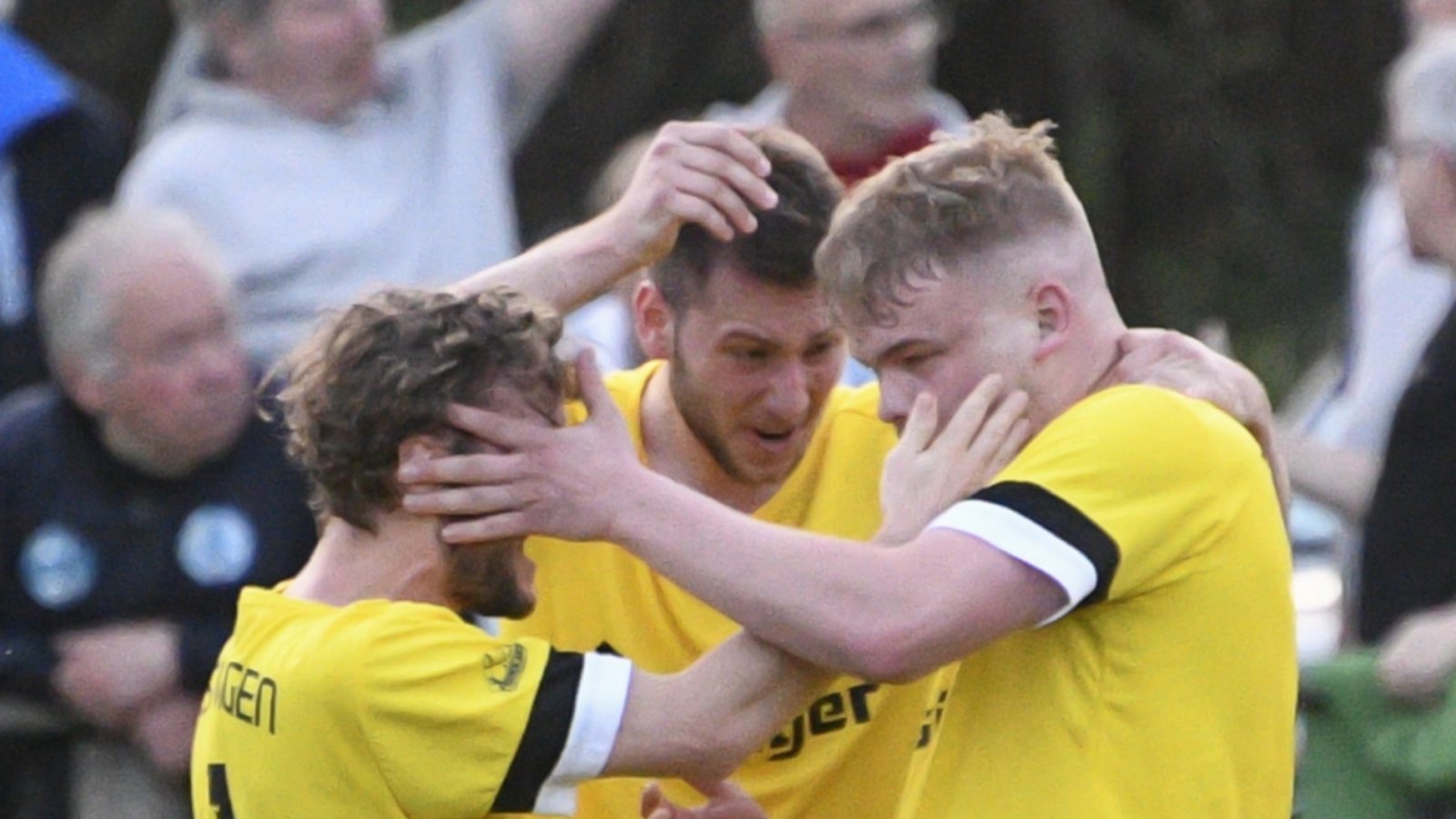 Wer jubelt zum Saisonabschuss (von links): der TSV Ensingen, der TSV Enzweihingen oder der SV Horrheim? Fotos: Leitner, Nachreiner, Küppers Wer jubelt zum Saisonabschuss (von links): der TSV Ensingen, der TSV Enzweihingen oder der SV Horrheim? Fotos: Leitner, Nachreiner, Küppers