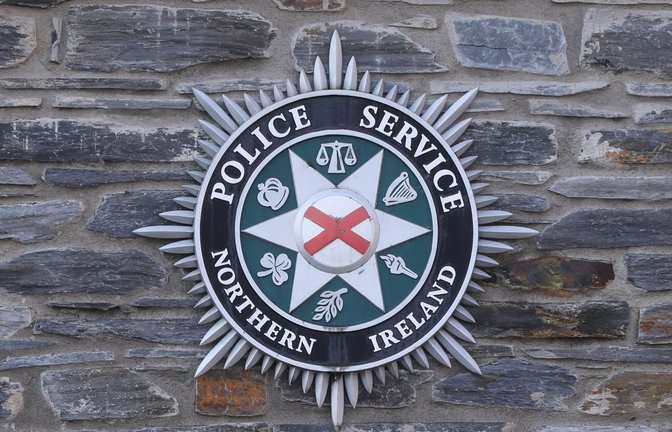 Das Logo des Police Service of Northern Ireland.<span class='image-autor'>Foto: Niall Carson/PA Wire/dpa</span>