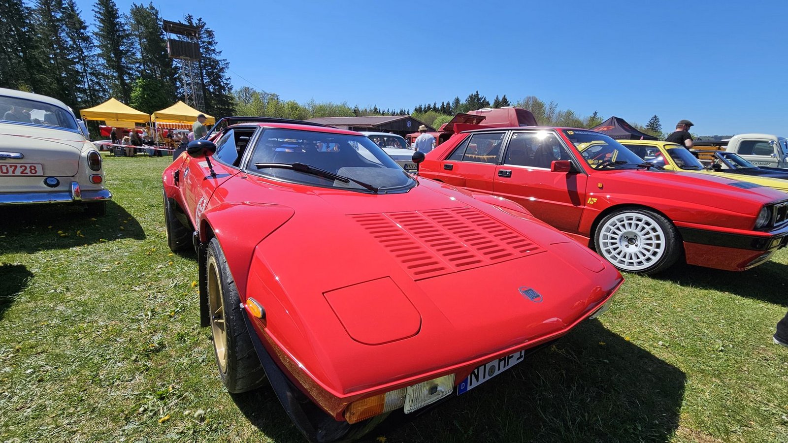 Beim Oldtimertreffen in Münsingen gab es etliche Autos zu bestaunen.Foto: Andreas Rosar/Fotoagentur Stuttgart Beim Oldtimertreffen in Münsingen gab es etliche Autos zu bestaunen.Foto: Andreas Rosar/Fotoagentur Stuttgart