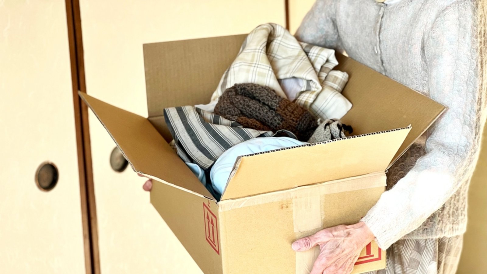 Wohin mit kaputten Kleidungsstücken?Foto: candy candy / shutterstock.com Wohin mit kaputten Kleidungsstücken?Foto: candy candy / shutterstock.com