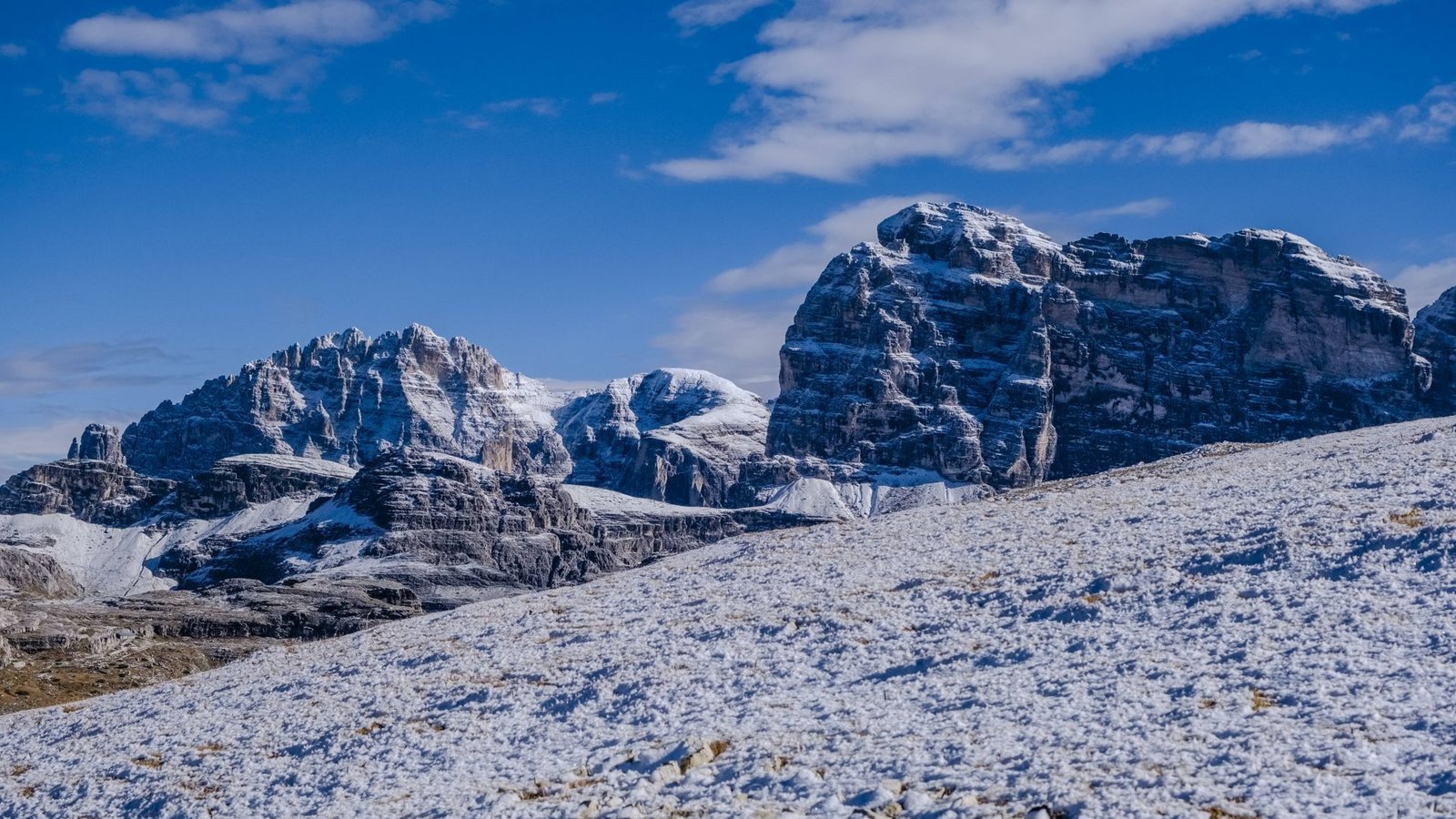 Das Bergmassiv Cima Undici – Elferkofel – beim Dolomitenort Comelico Superiore: Nahe der Berti-Hütte kam es zu einem gewaltigen Bergsturz.Foto: Imago/Frank Bienewald Das Bergmassiv Cima Undici – Elferkofel – beim Dolomitenort Comelico Superiore: Nahe der Berti-Hütte kam es zu einem gewaltigen Bergsturz.Foto: Imago/Frank Bienewald