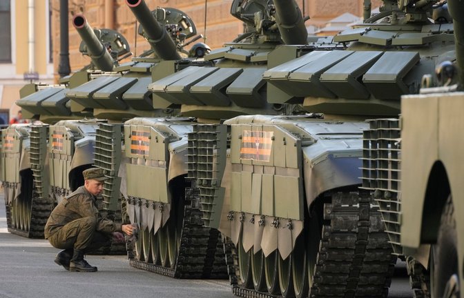 Die russische Armee hat bei ihrem Krieg gegen die Ukraine mit der Truppenstärkte und Nachschub zu kämpfen, sagt London.<span class='image-autor'>Foto: Dmitri Lovetsky/AP/dpa/Symbolbild</span>