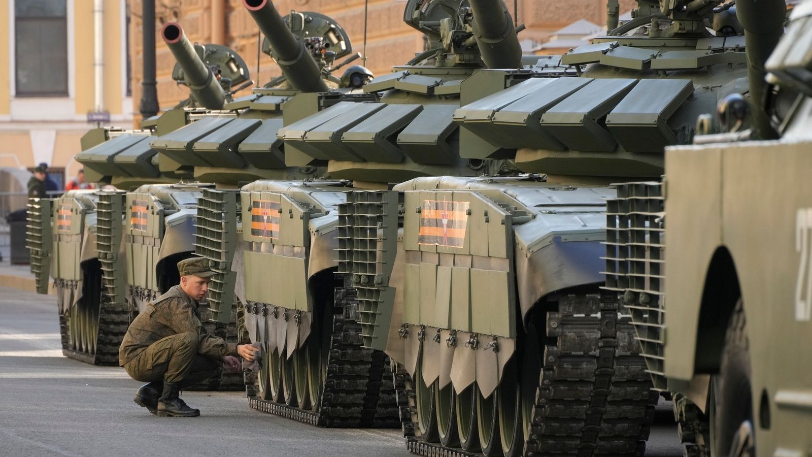 Die russische Armee hat bei ihrem Krieg gegen die Ukraine mit der Truppenstärkte und Nachschub zu kämpfen, sagt London.Foto: Dmitri Lovetsky/AP/dpa/Symbolbild