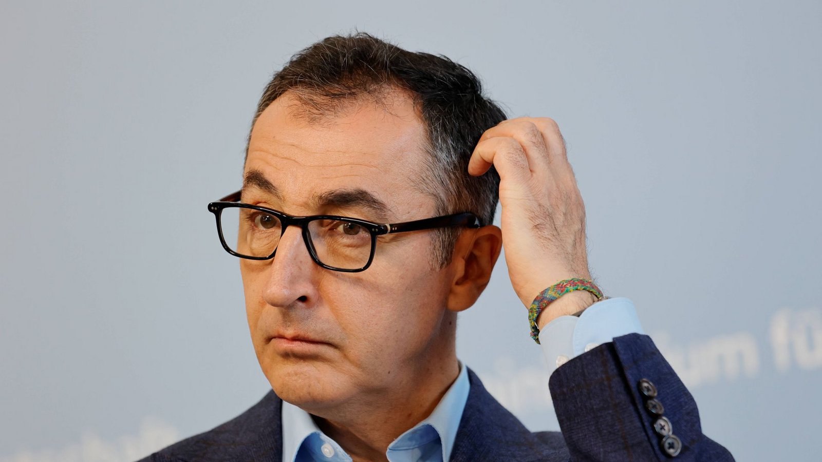 Die Frage ist schon lange nicht mehr, ob Cem Özdemir bekannt gibt, dass er als Grünen-Spitzenkandidat für die Landtagswahl 2026 ins Rennen geht, sondern wann.Foto: IMAGO/Metodi Popow/IMAGO/M. Popow7 Die Frage ist schon lange nicht mehr, ob Cem Özdemir bekannt gibt, dass er als Grünen-Spitzenkandidat für die Landtagswahl 2026 ins Rennen geht, sondern wann.Foto: IMAGO/Metodi Popow/IMAGO/M. Popow7